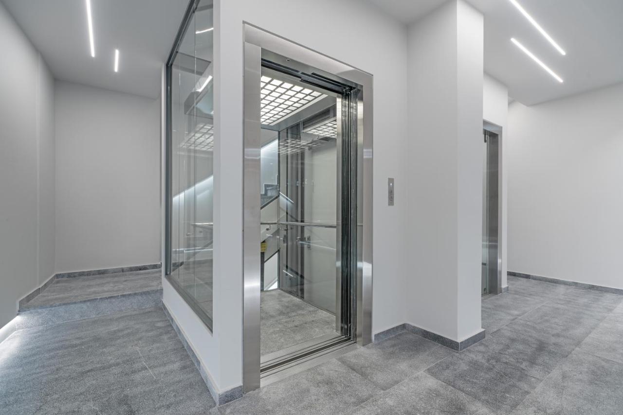 Hellenic Vibes Smart Hotel Ateny Zewnętrze zdjęcie A passenger elevator