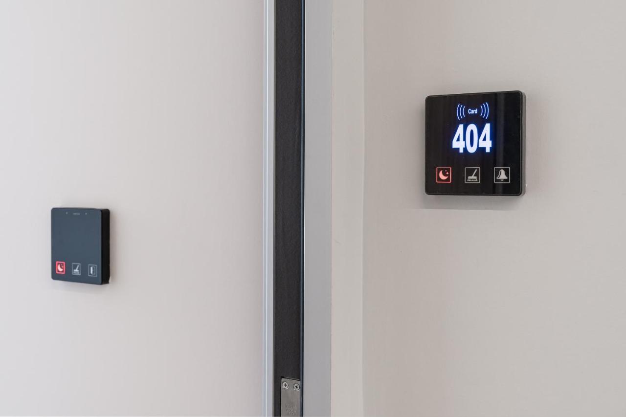 Hellenic Vibes Smart Hotel Ateny Zewnętrze zdjęcie Room control panel