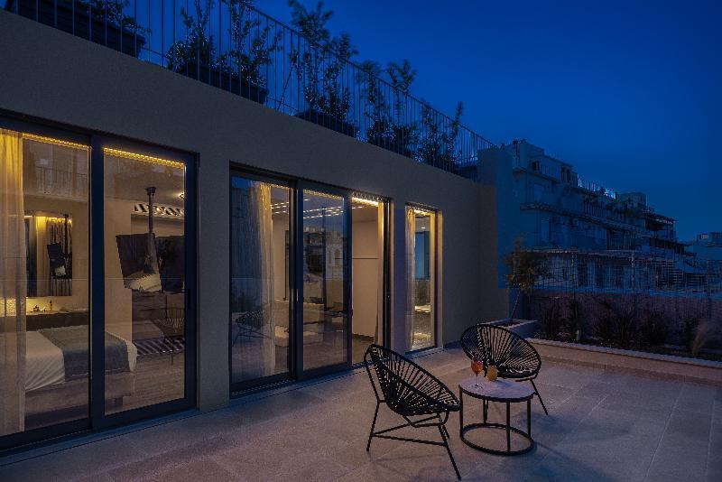 Hellenic Vibes Smart Hotel Ateny Zewnętrze zdjęcie The hotel's rooftop
