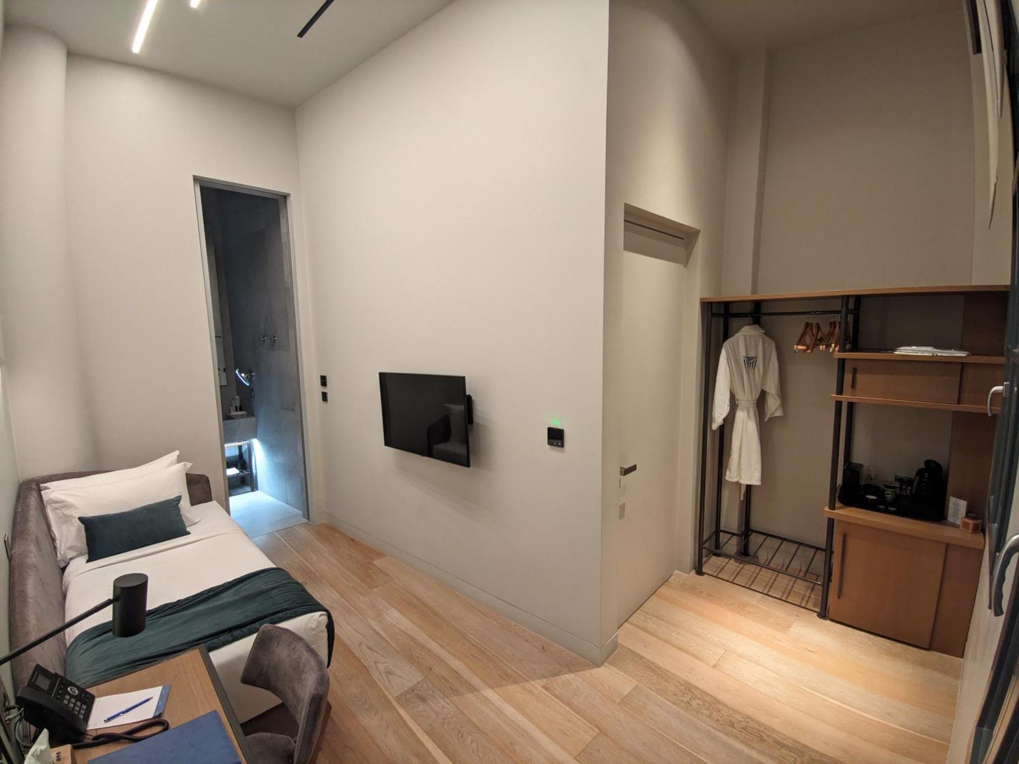 Hellenic Vibes Smart Hotel Ateny Pokój zdjęcie A room at the hotel