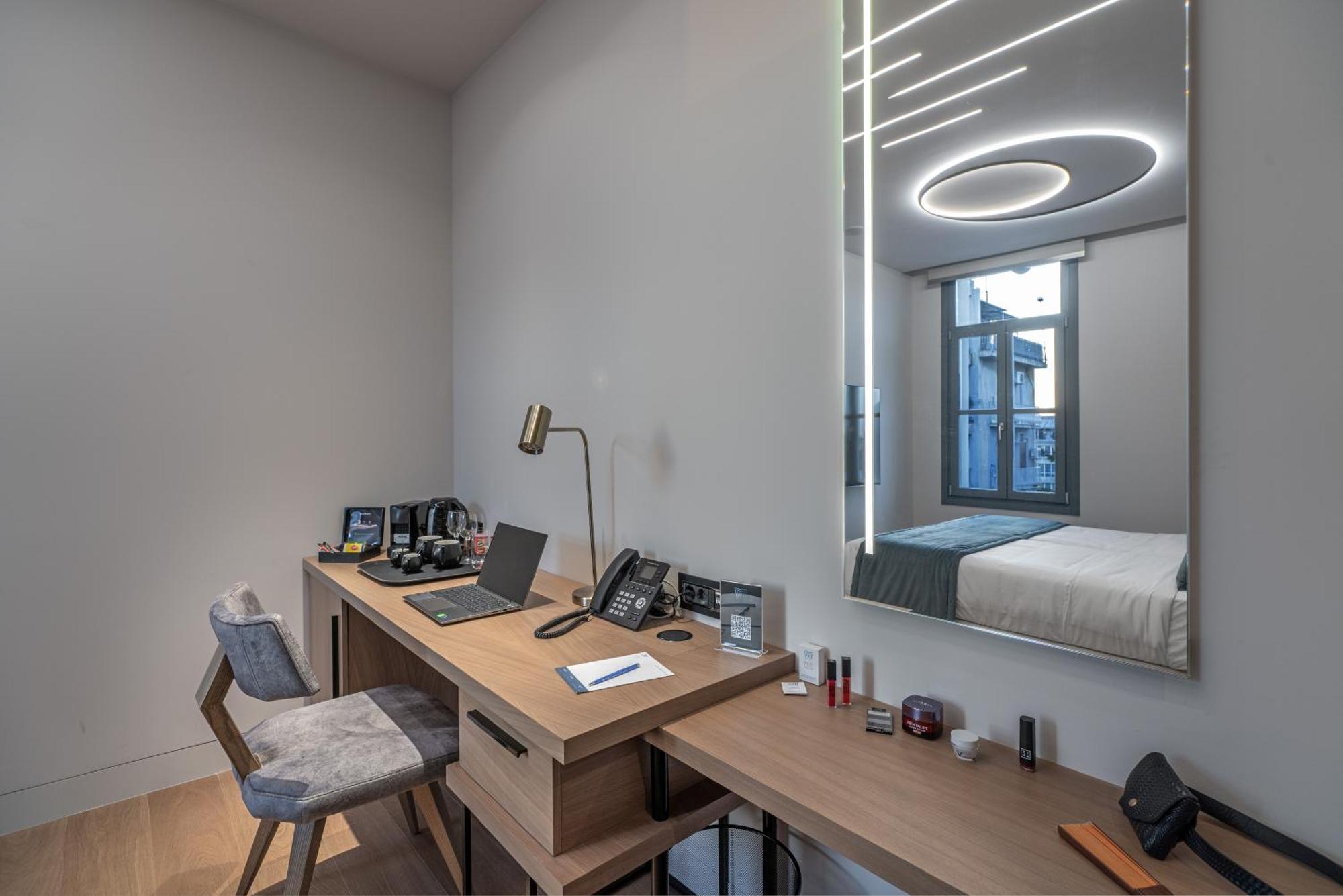 Hellenic Vibes Smart Hotel Ateny Zewnętrze zdjęcie A room at the hotel